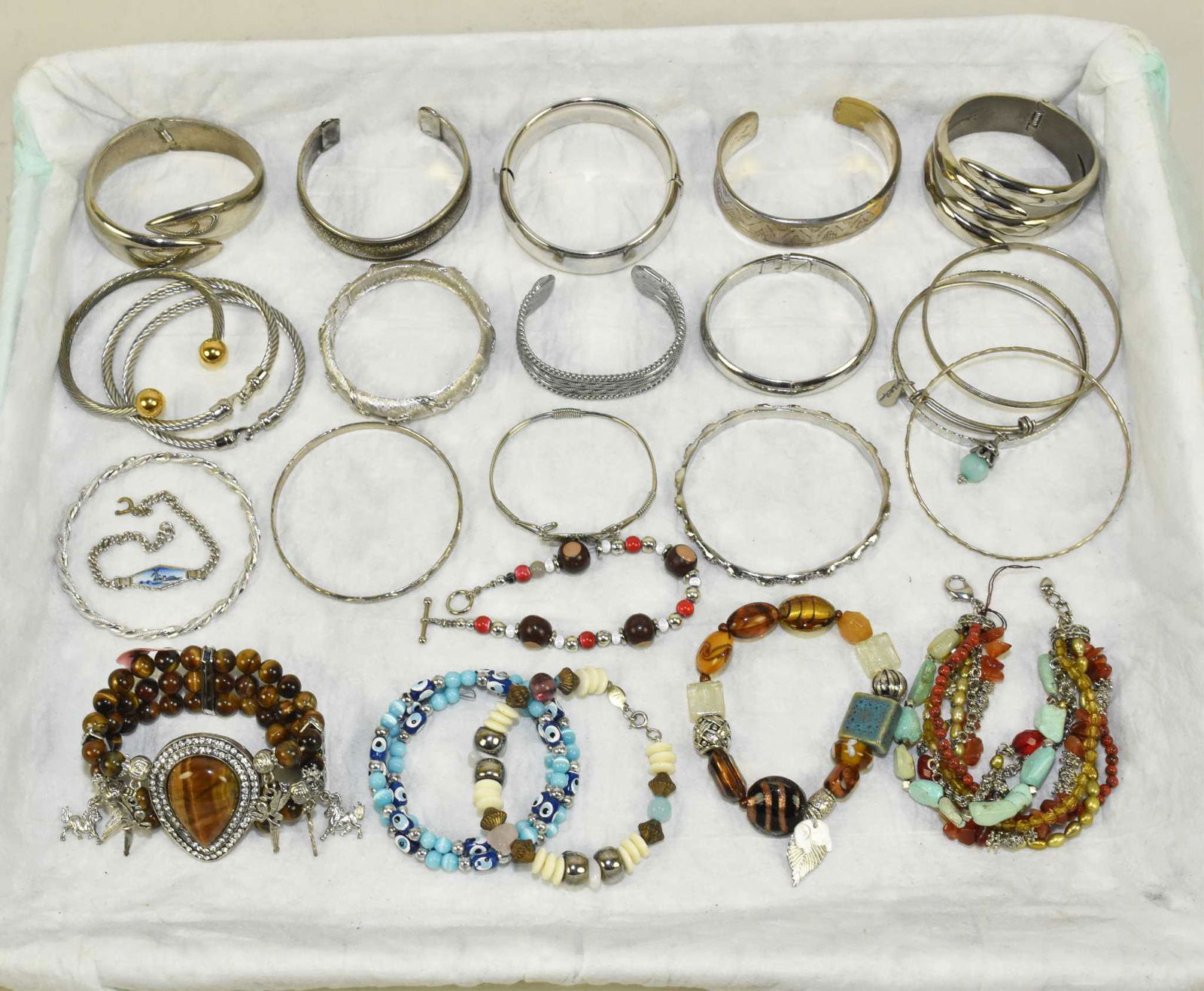 20 SILVER TONE FASHION BRACELETS AND BANGLES (1 of 8)