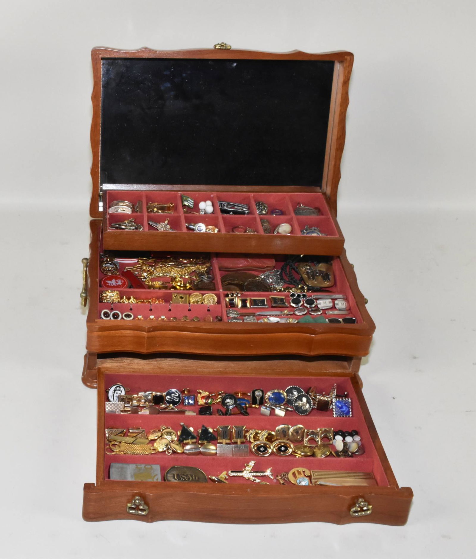 TREASURE CHEST FULL OF ASSORTED GENTLEMEN'S (1 of 10)