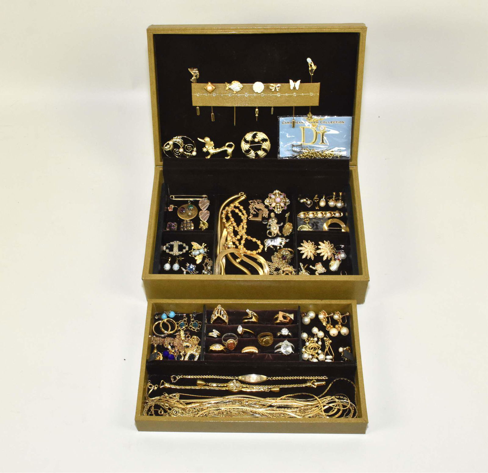 SMALL CHEST OF LADIES MISCELLANEOUS GOLDTONE (1 of 6)