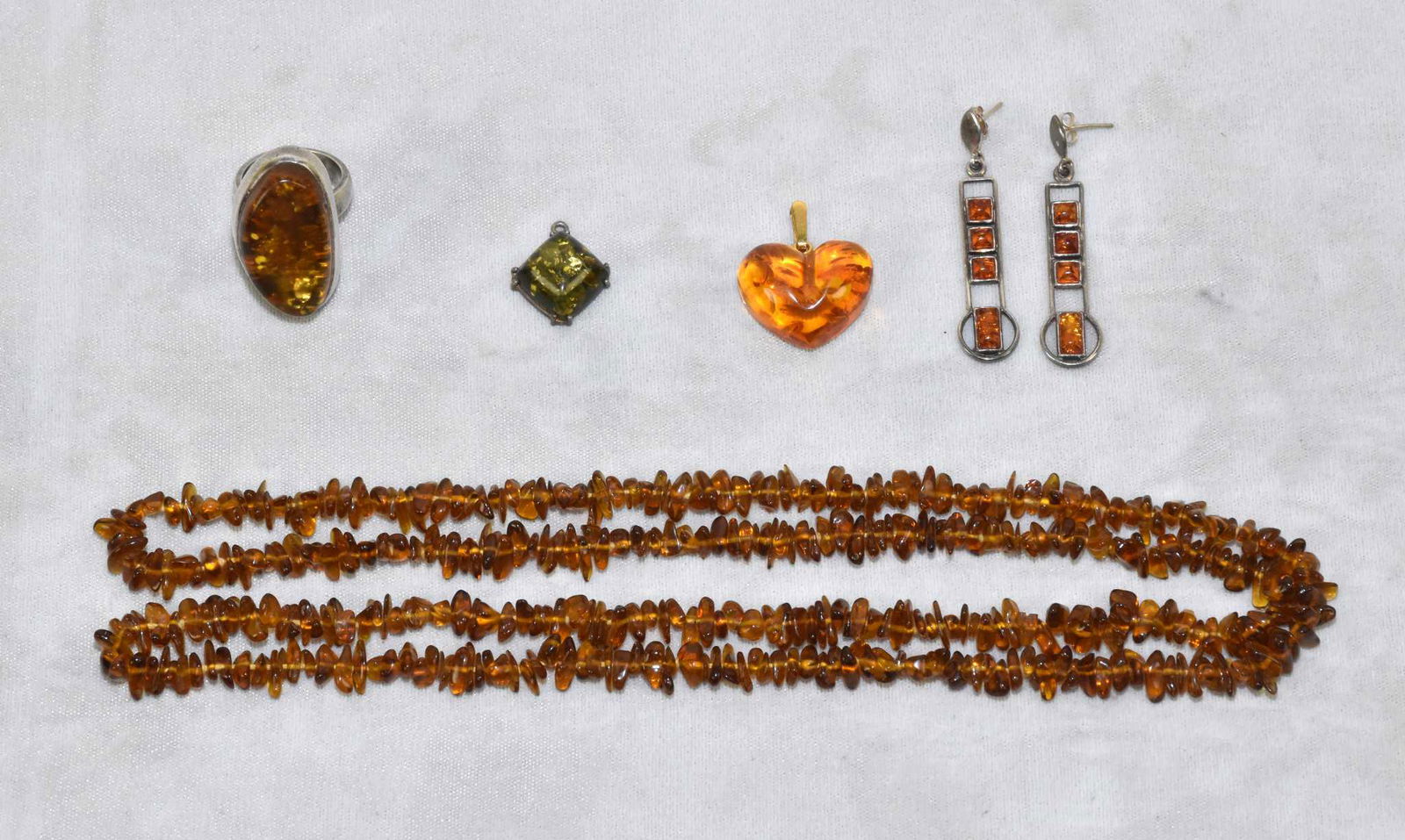 (5) MISCELLANEOUS PIECES OF POLISHED AMBER (1 of 8)