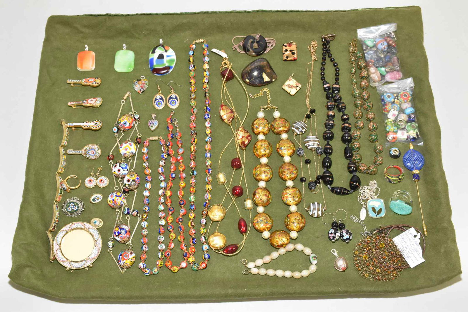 25 MISCELLANEOUS PIECES OF ITALIAN MILLIFIORE (1 of 12)
