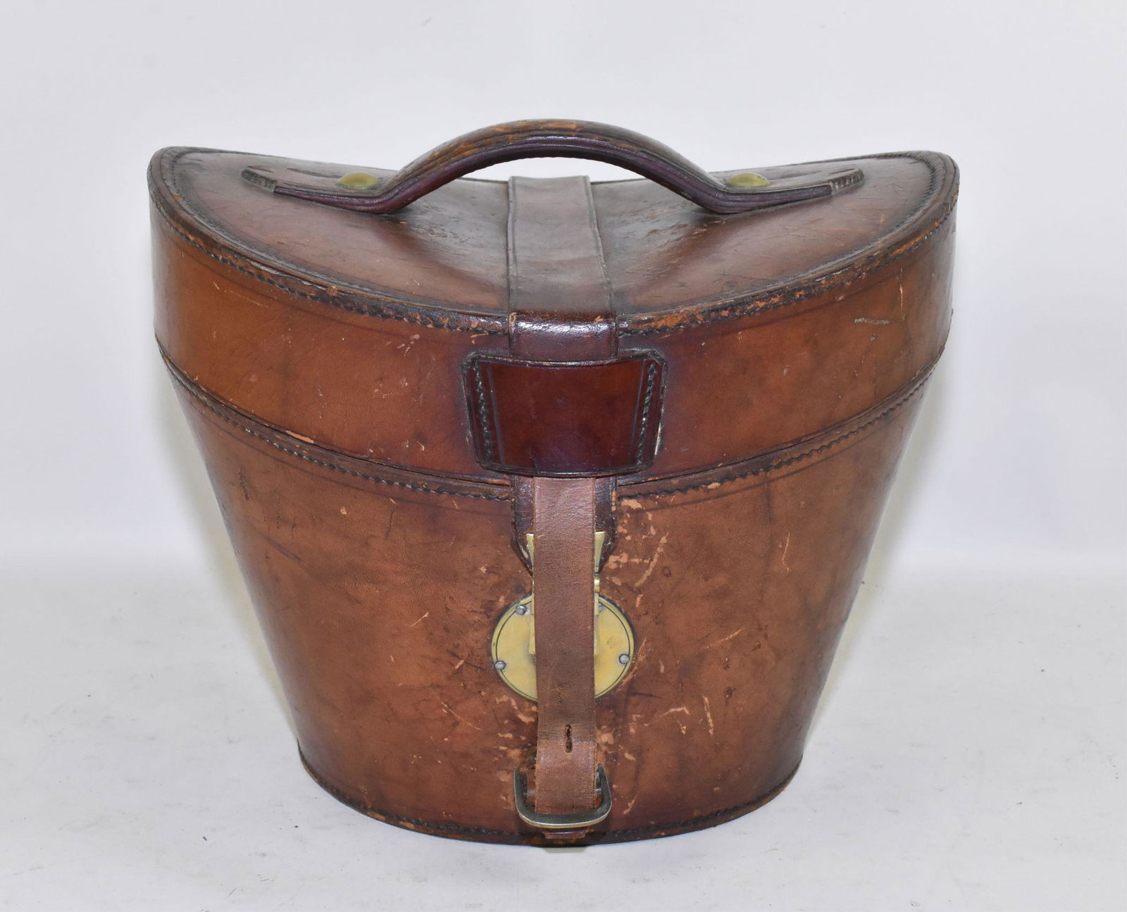 LEATHER TRAVELERS HAT BOX - For a top hat. (1 of 5)