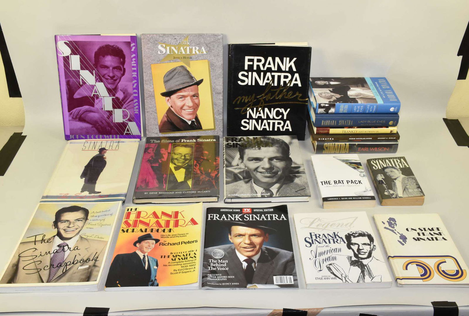 18 ASSORTED BOOKS ON FRANK SINATRA (1 of 10)