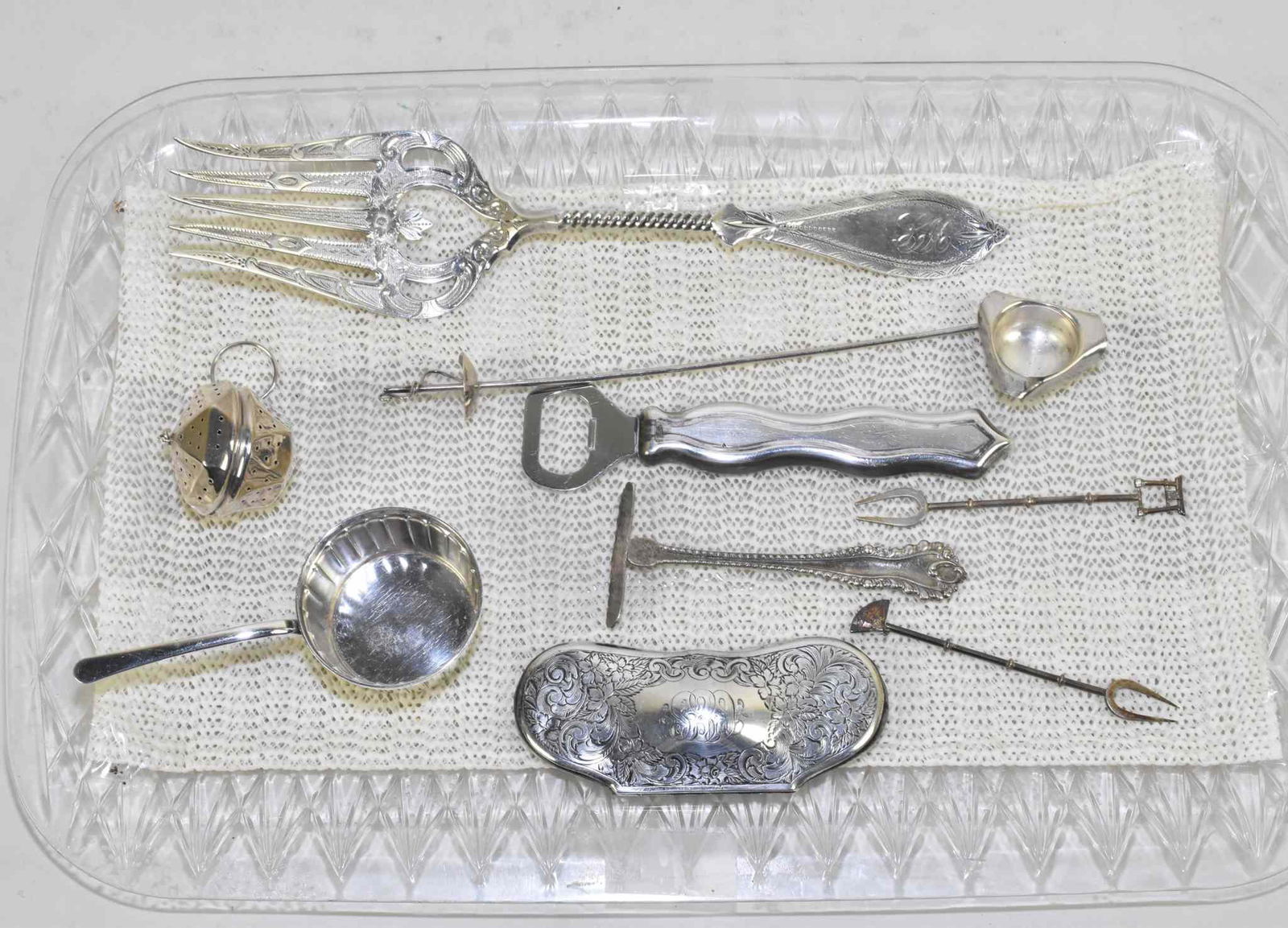 SIX ASSORTED SMALL TABLE ITEMS (1 of 14)