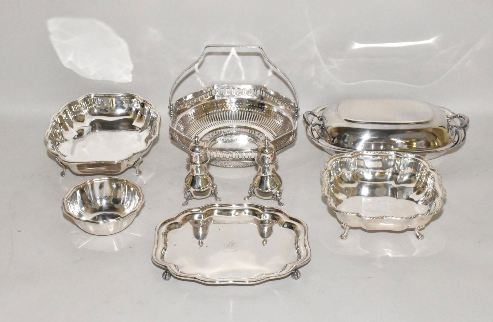 SILVER PLATE SERVING PIECES - Eight. (1 of 9)