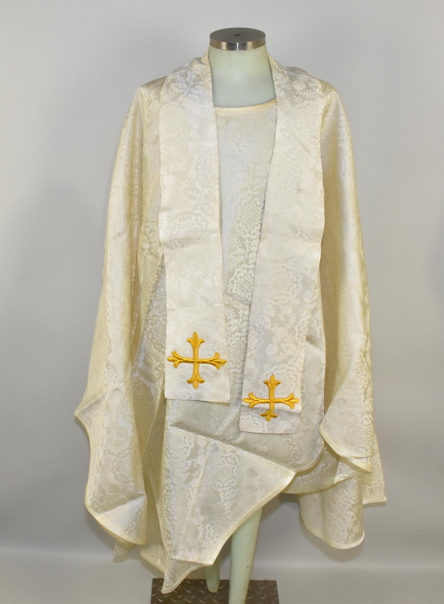 VINTAGE PRIESTS CHASUBLE WITH STOLE (1 of 5)