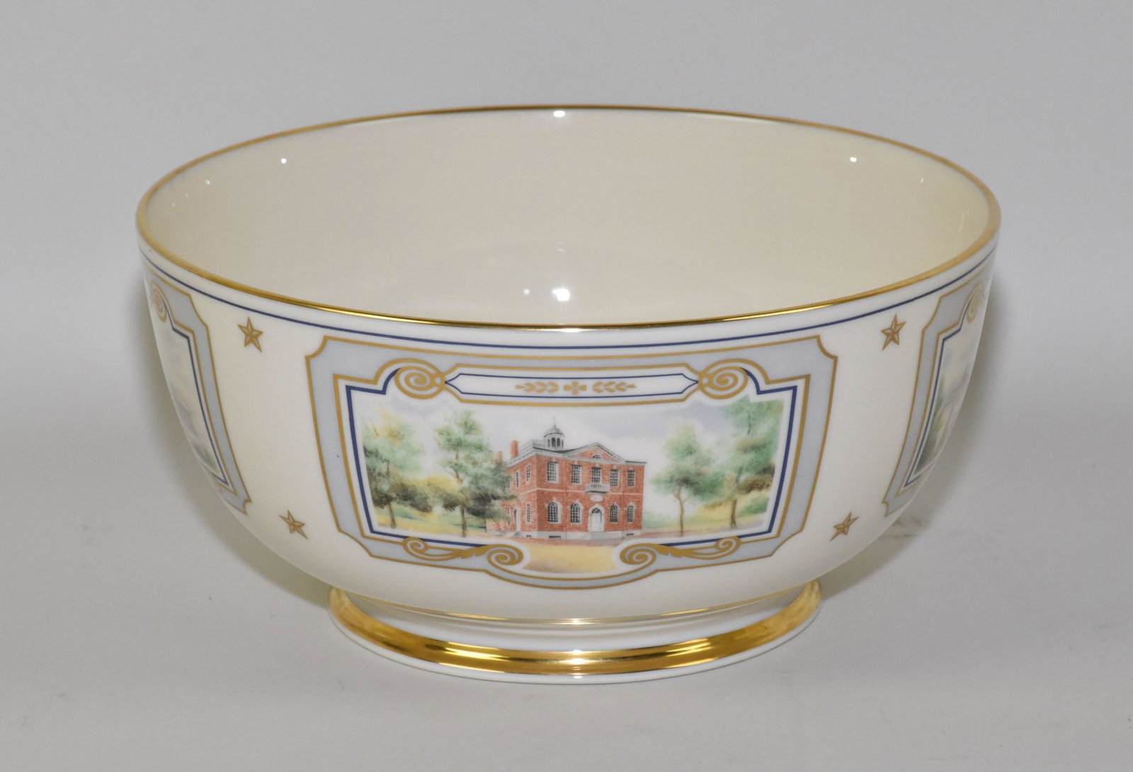 VINTAGE SENATOR JOHN GLENN CONGRESSIONAL BOWL: VINTAGE SENATOR JOHN GLENN CONGRESSIONAL BOWL BY LENOX: ISSUED FOR CONGRESS BICENTENNIAL IN 1993. 8" DIA. X 4" HIGH. EXCELLENT CONDITION.