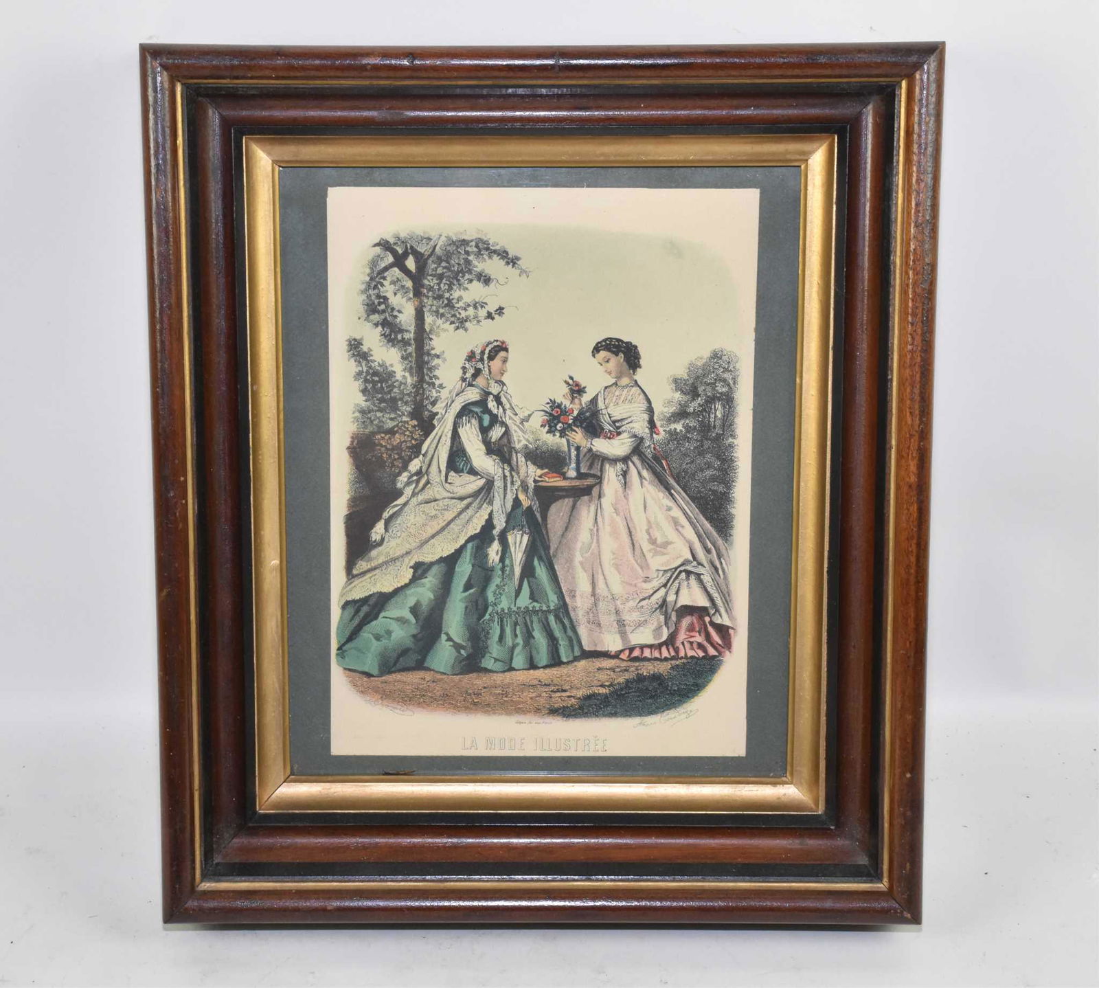 VICTORIAN WALNUT SHADOW BOX FRAME - Several gold (1 of 3)