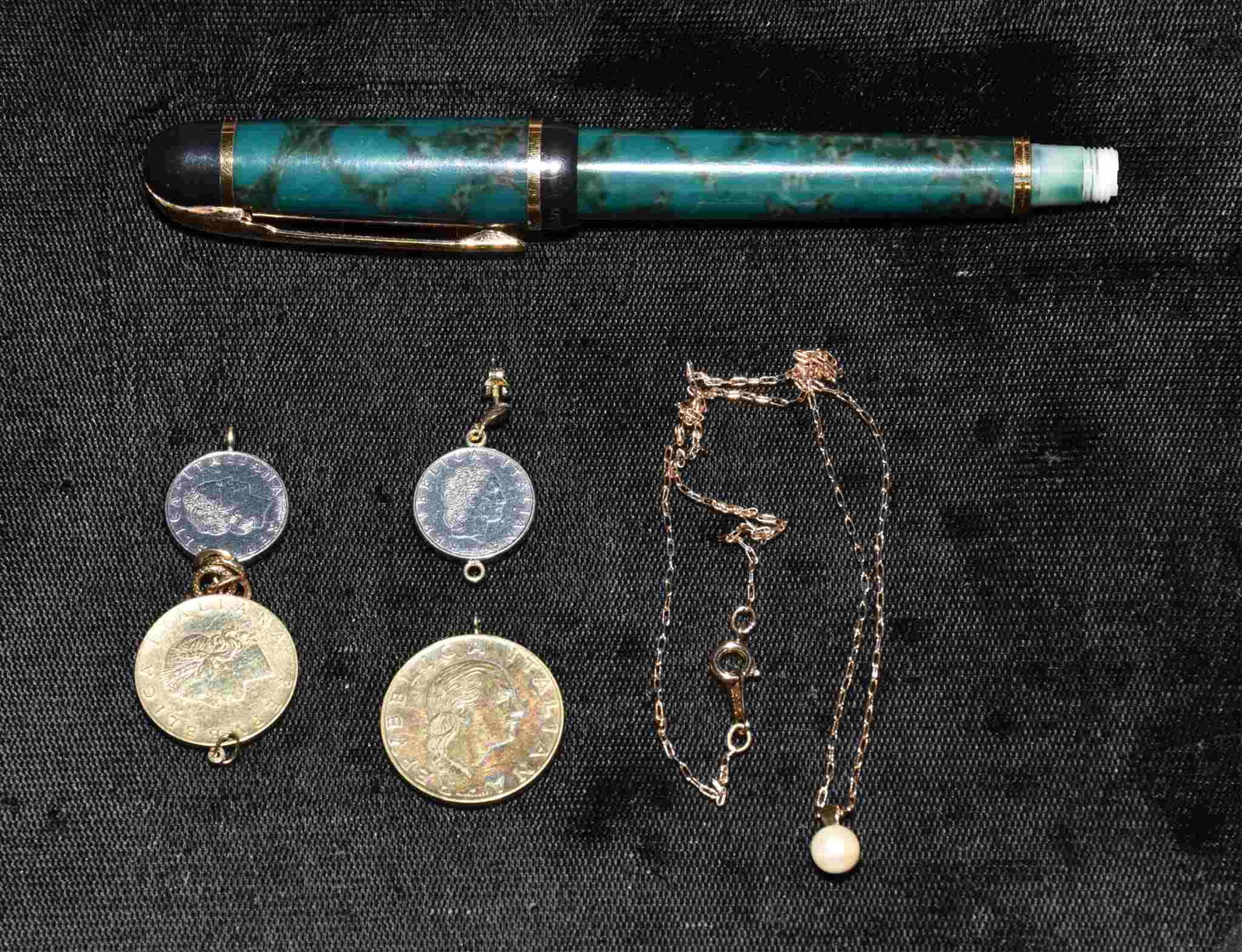 THREE MISCELLANEOUS GOLD ITEMS. Milor 14 KG Italy (1 of 5)