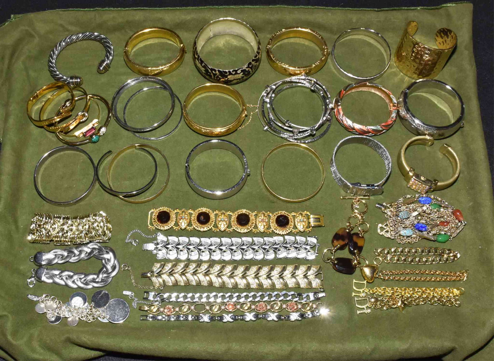 30 MISCELLANEOUS FASHION BRACELETS, VARIETY OF (1 of 5)