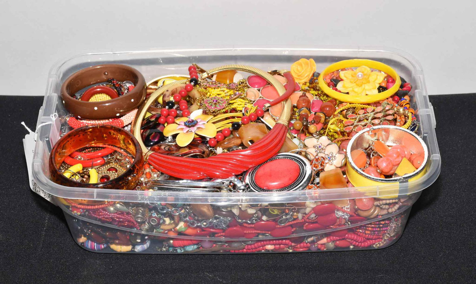 BIN OF MISCELLANEOUS ORANGE/YELLOW AND RED: BIN OF MISCELLANEOUS ORANGE/YELLOW AND RED COSTUME JEWELRY. Weight: 8.5 lbs.