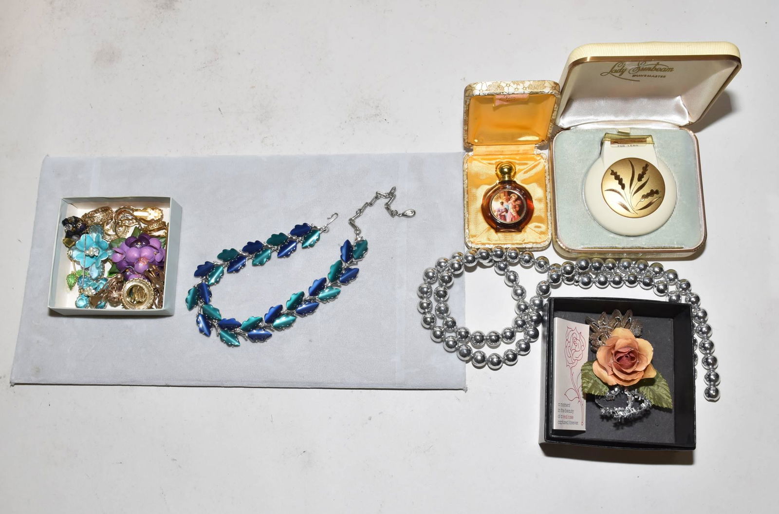 LADIES COSTUME JEWELRY ETC. (1 of 6)