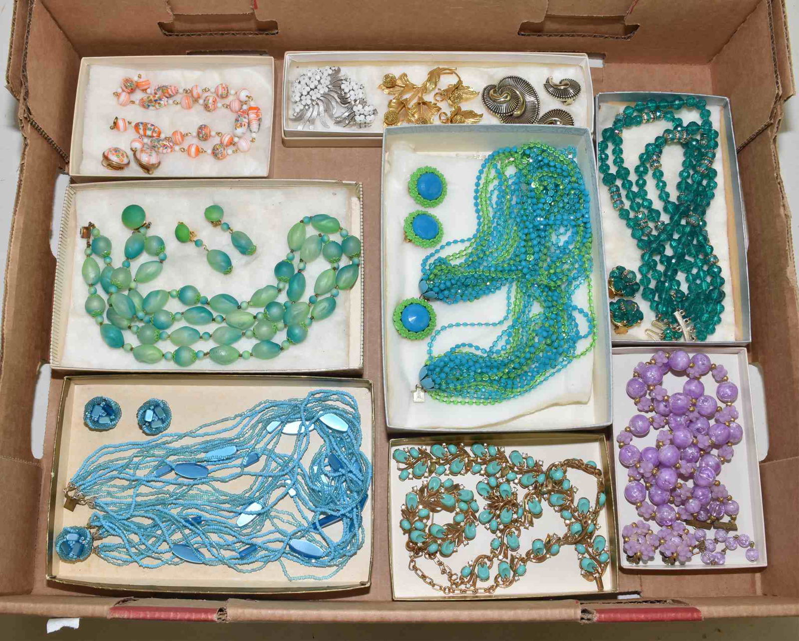 COSTUME JEWELRY - 7 necklace sets, three pin (1 of 5)