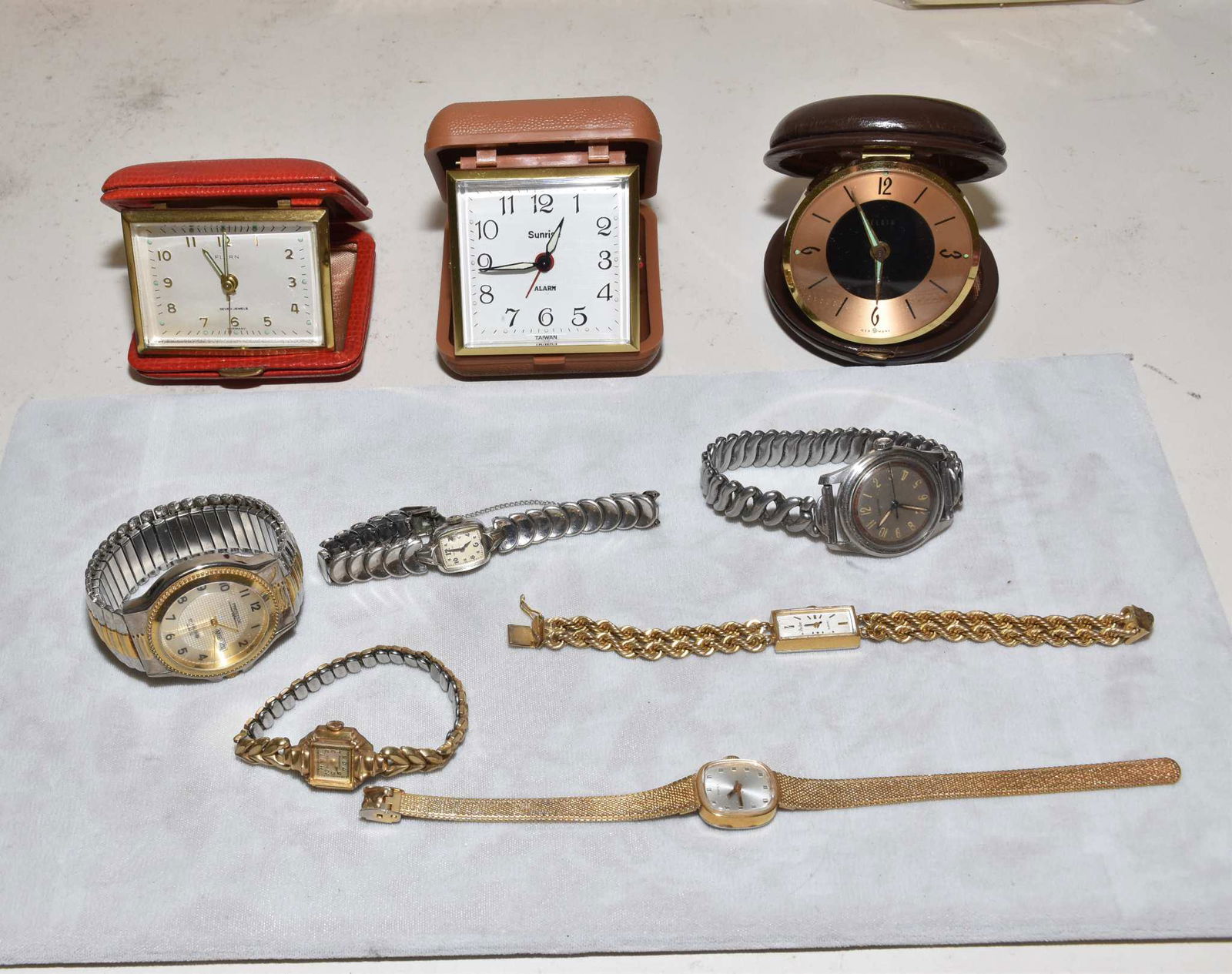 3 TRAVEL CLOCKS & 6 LADIES WATCHES (1 of 9)