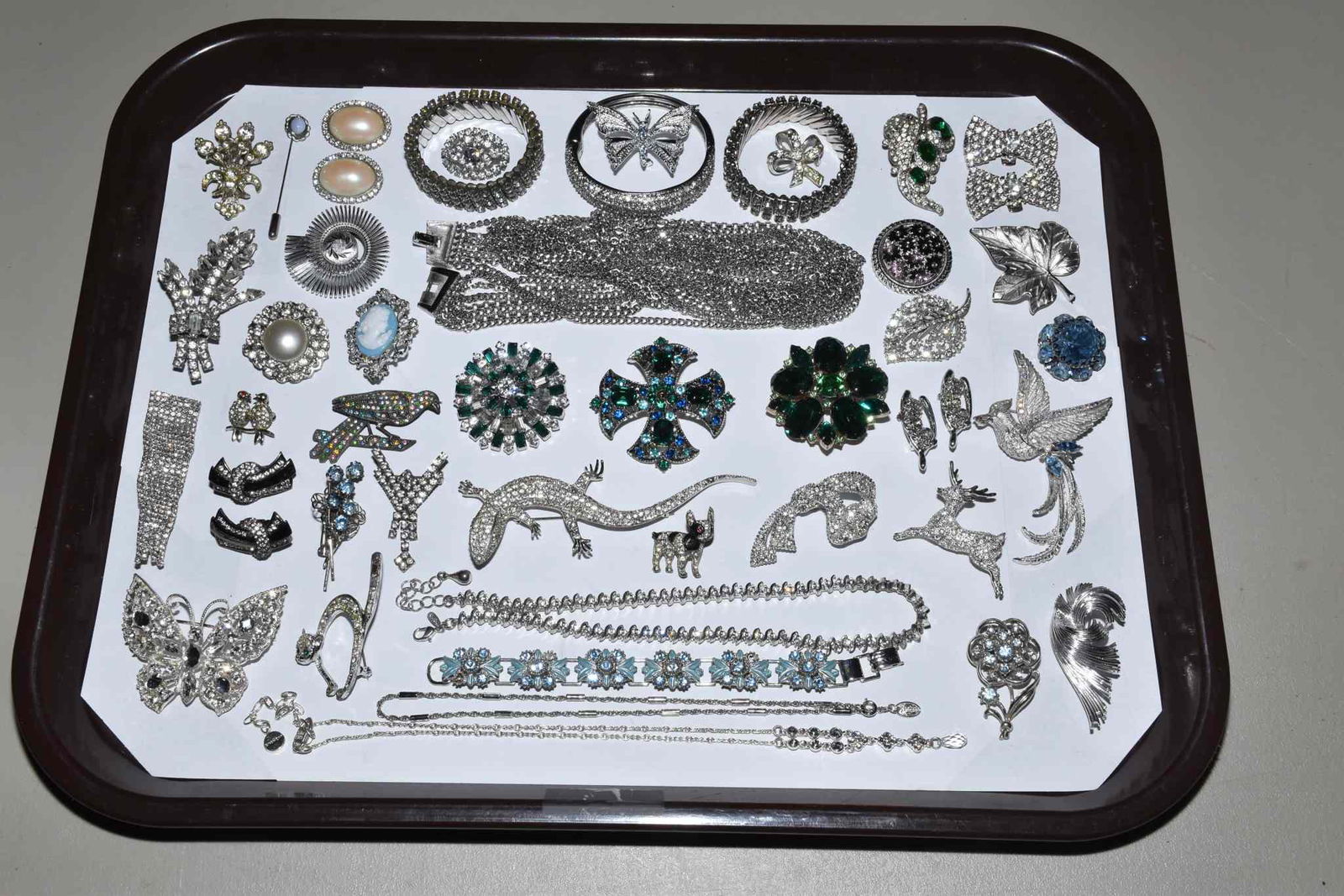 35 MISCELLANEOUS SILVER TONE RHINESTONE FUR CLIPS (1 of 5)