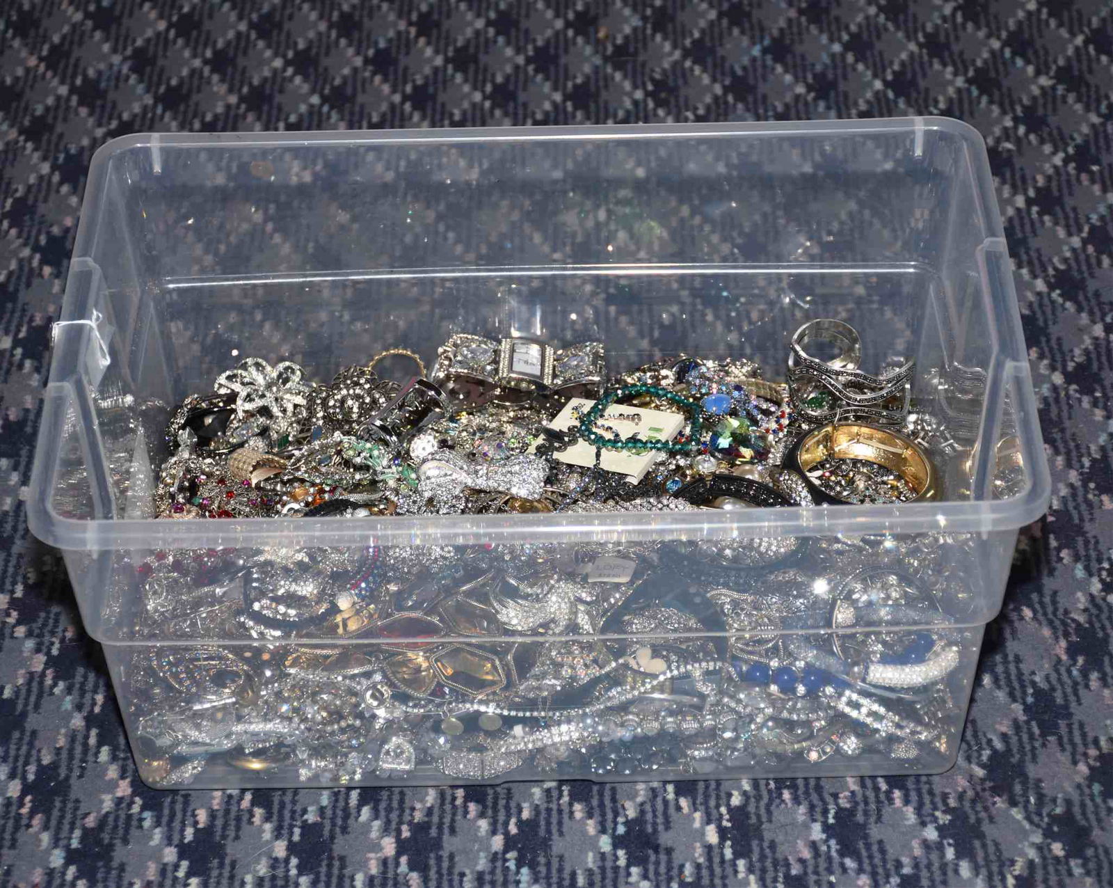BIN OF MISCELLANEOUS SILVER TONE RHINESTONE (1 of 2)