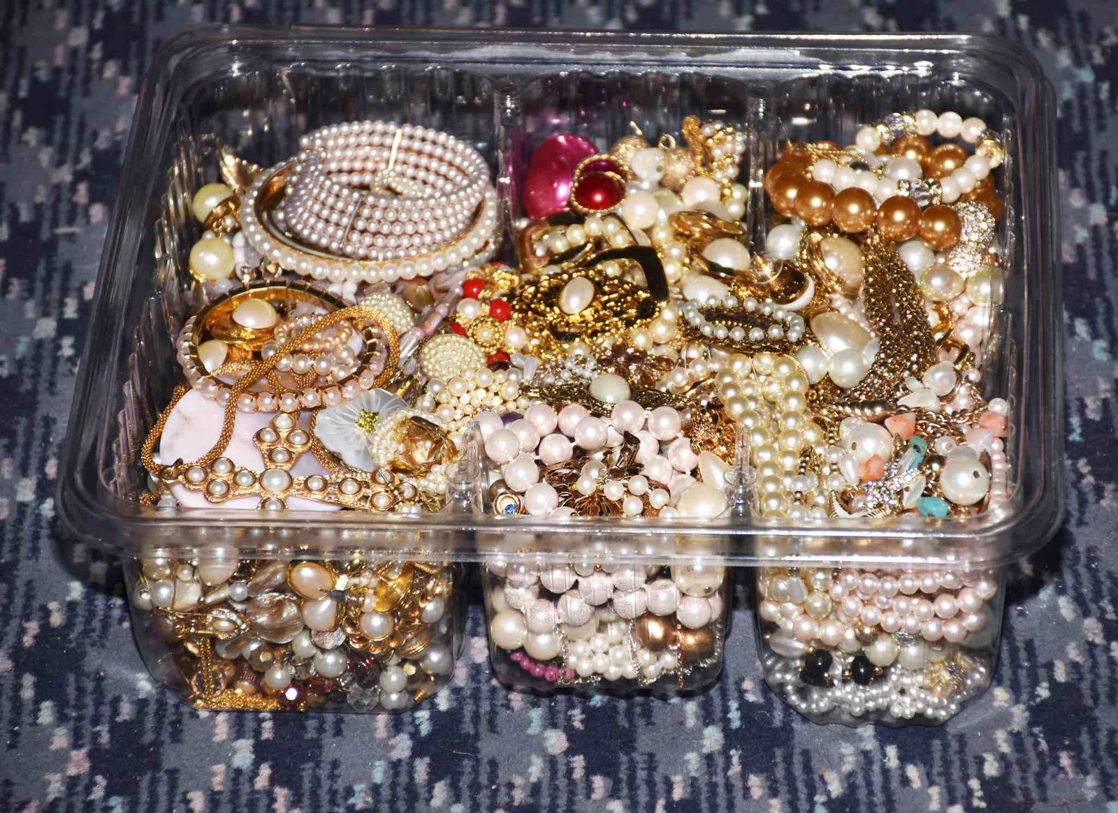 BIN OF MISCELLANEOUS PEARL AND GOLDTONE COSTUME (1 of 2)