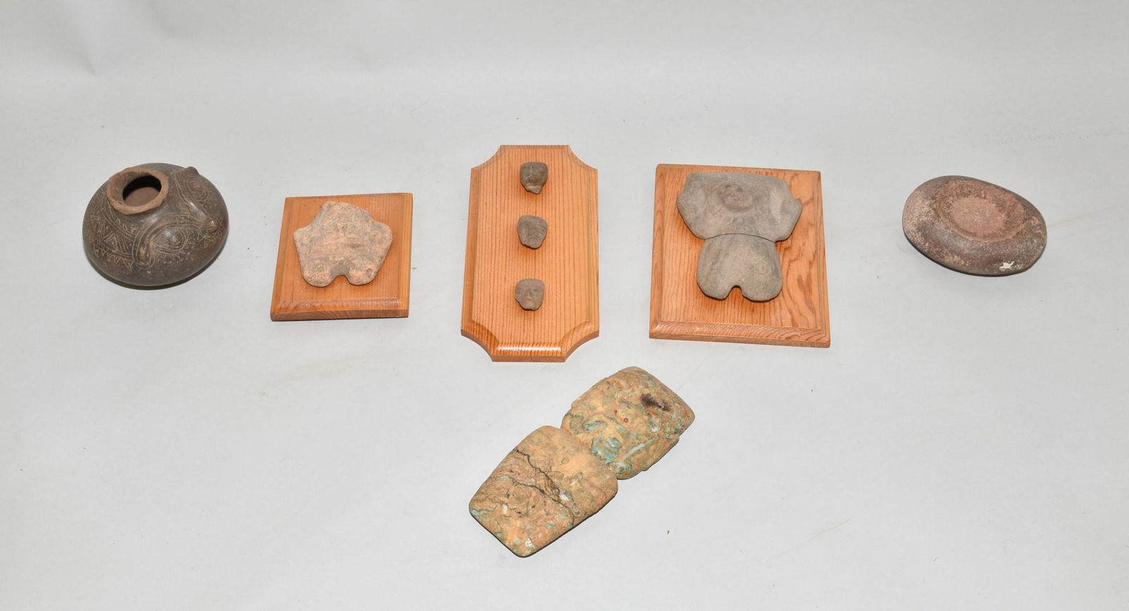 TRAY LOT OF (6) PRE-COLUMBIAN POTTERY ARTIFACTS (1 of 12)