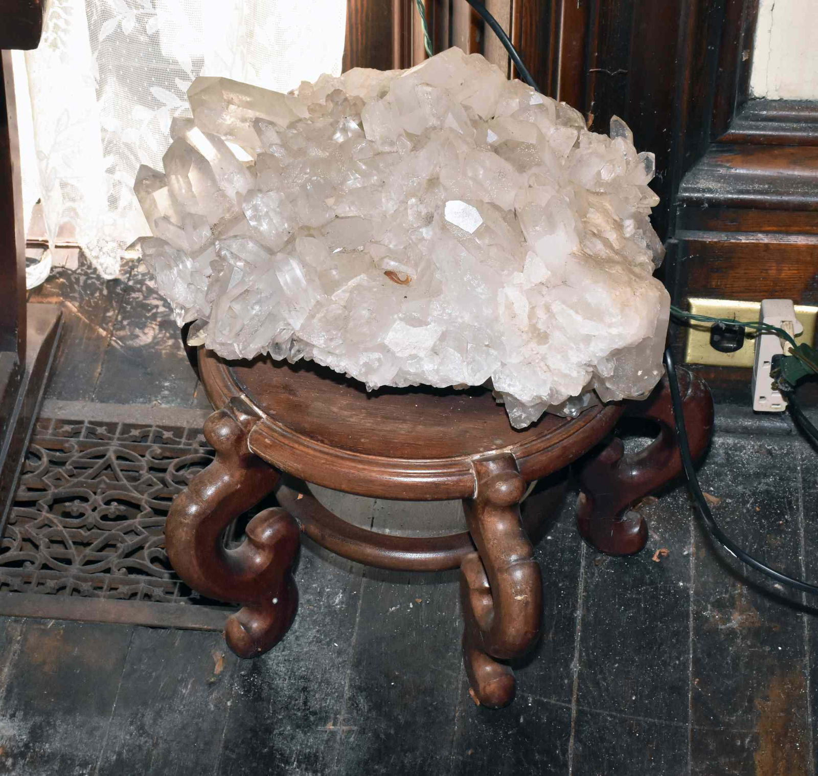 LARGE QUARTZ CRYSTAL FROM ARGENTINA WITH BASE (1 of 3)