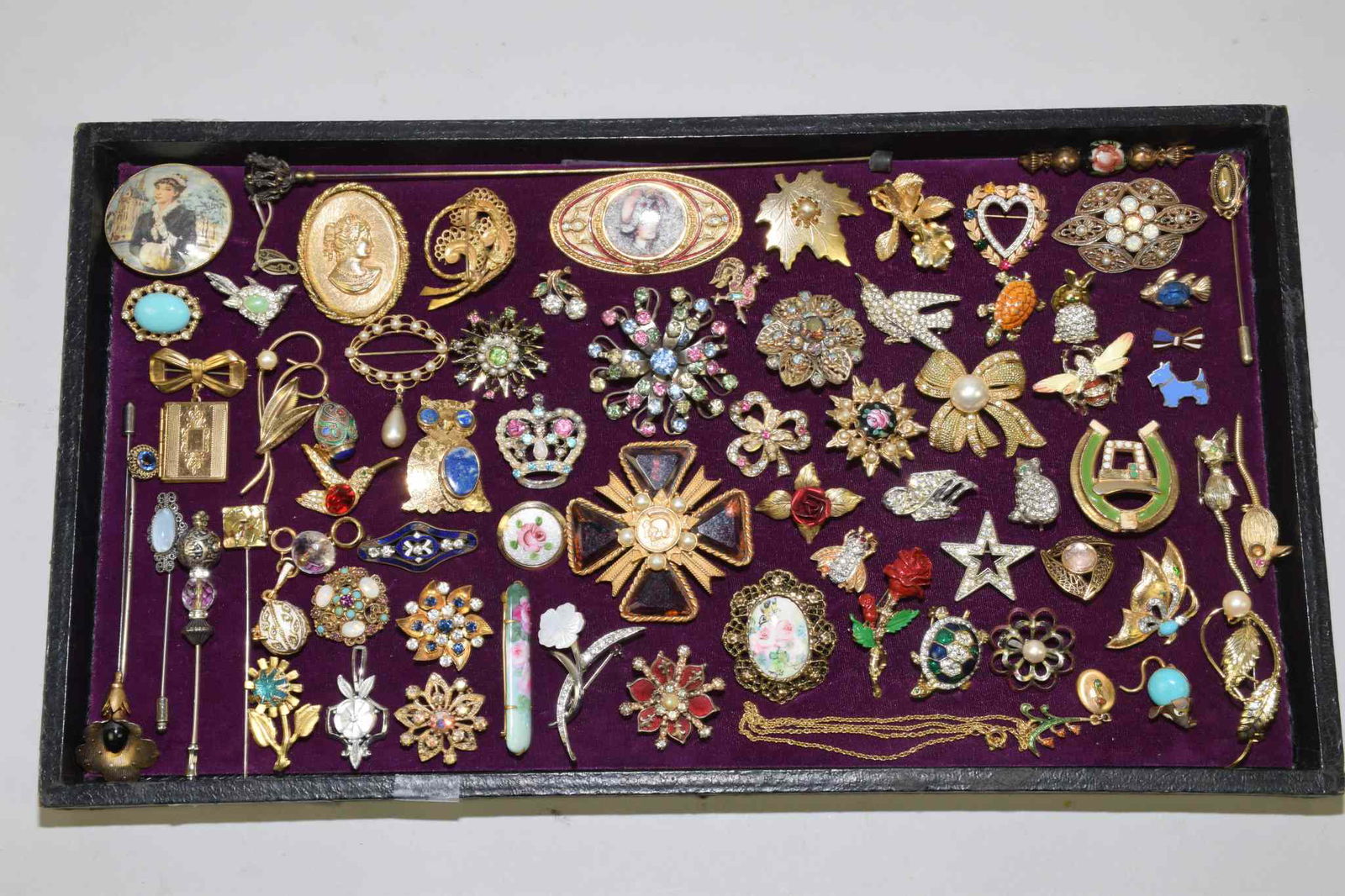 55+ MISCELLANEOUS PETITE VICTORIAN STYLE BROOCHES (1 of 5)
