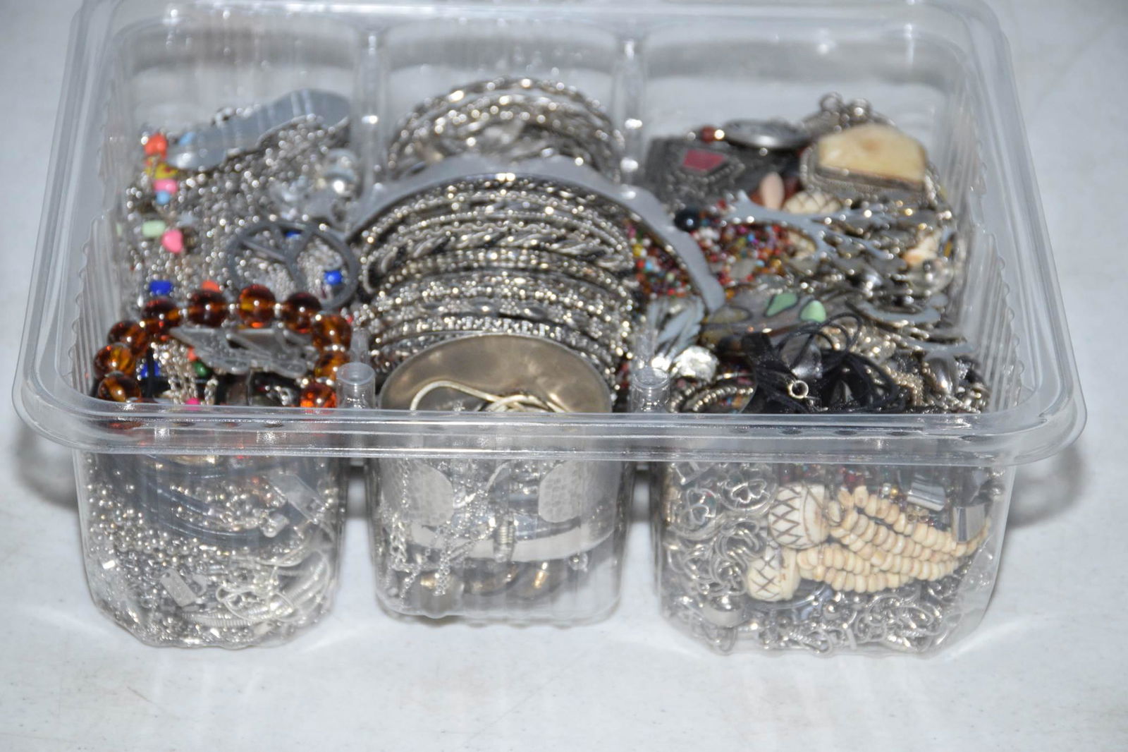 BIN OF MISCELLANEOUS SILVER TONE COSTUME JEWELRY (1 of 2)