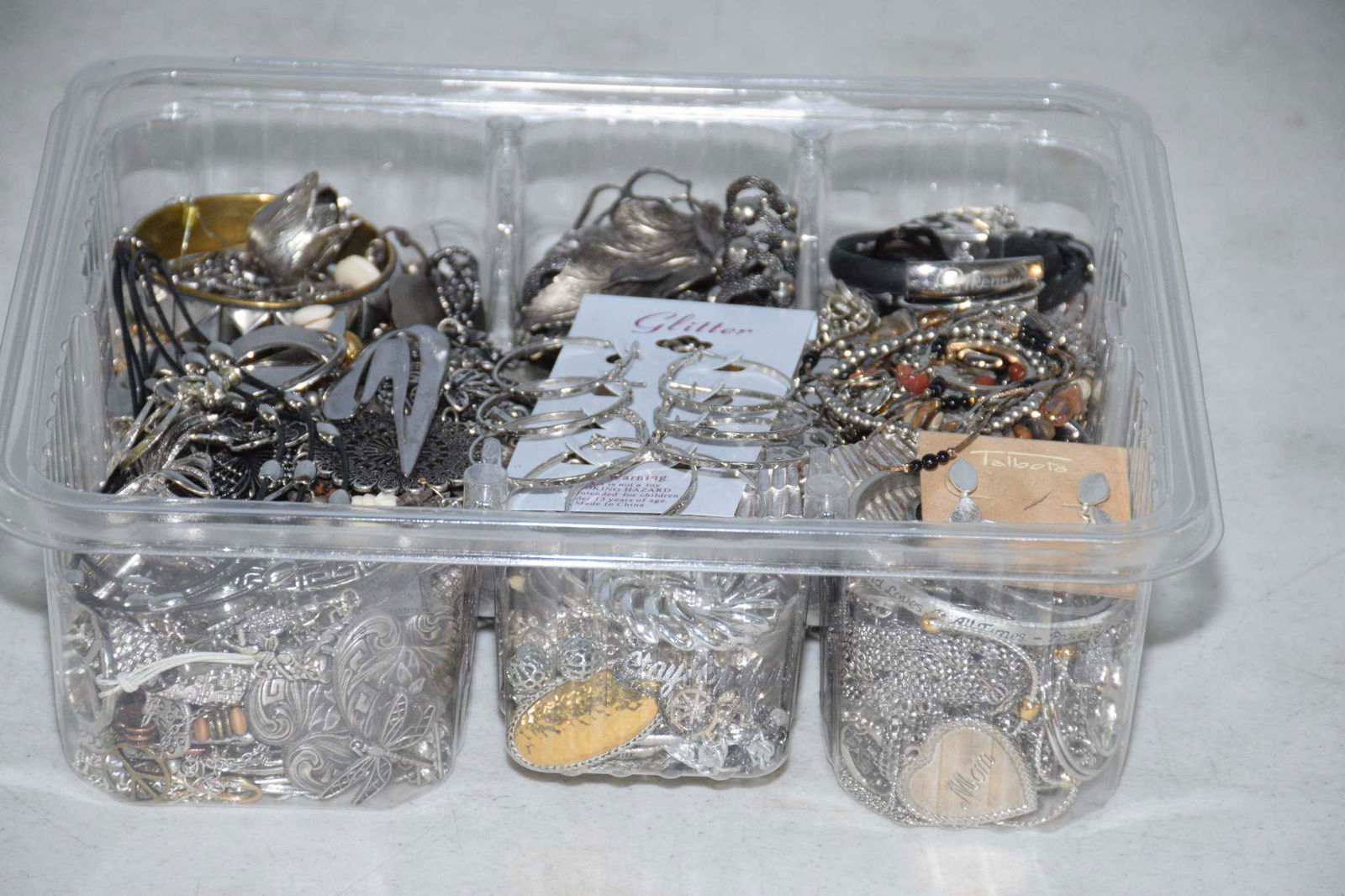 BIN OF MISCELLANEOUS SILVER TONE COSTUME JEWELRY (1 of 2)