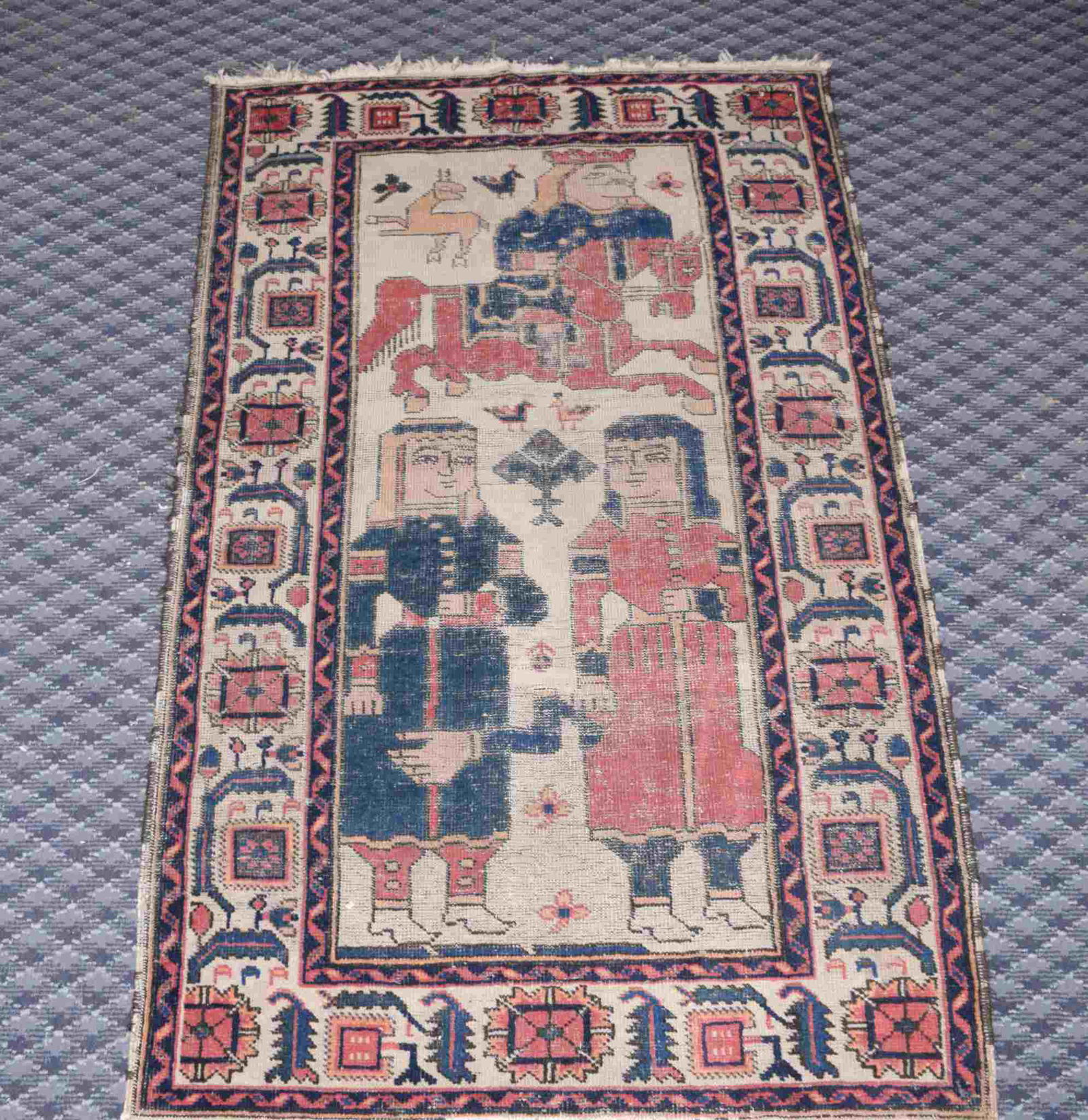 ANTIQUE PICTORIAL PERSIAN RUG. FAIR CONDITION: ANTIQUE PICTORIAL PERSIAN RUG. FAIR CONDITION. 4' 10" X 3'.