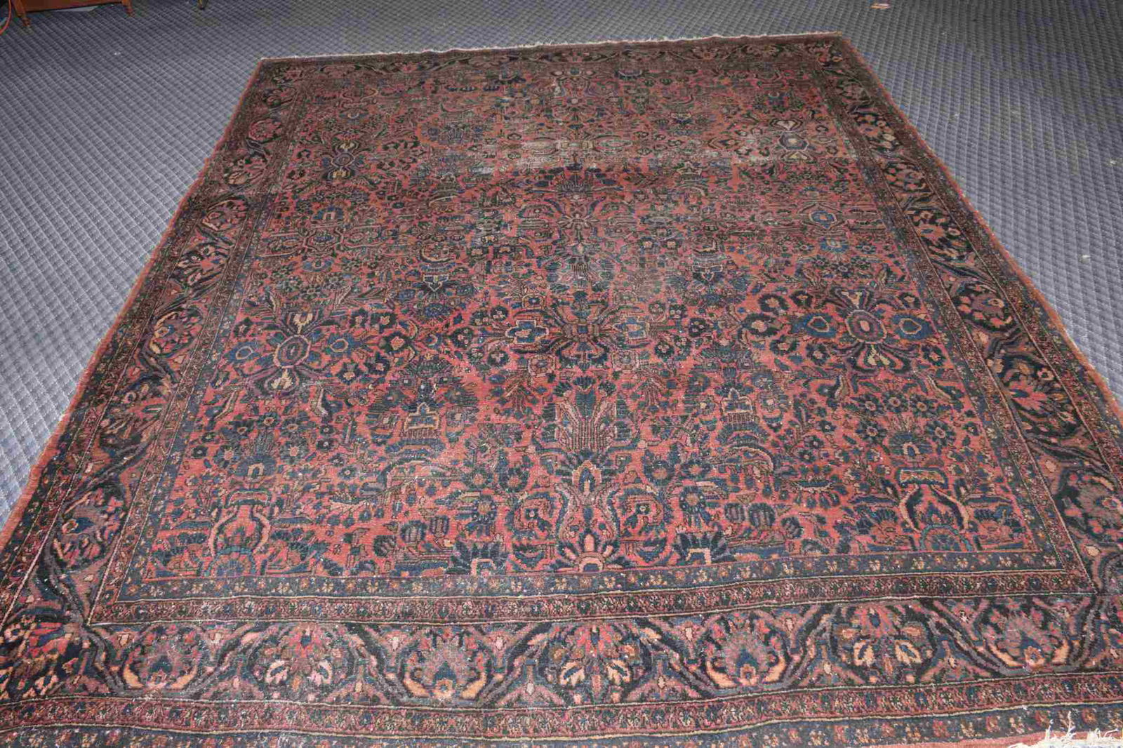 ANTIQUE PERSIAN RUG. Fair condition.: ANTIQUE PERSIAN RUG. Fair condition. Some wear as photoed. 11'4" x 9'1".