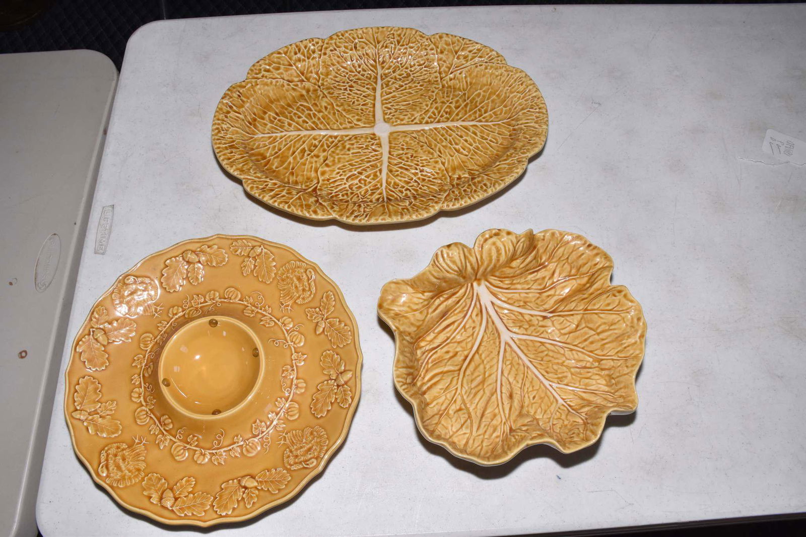 GOLD MAJOLICA SERVING DISHES - Three pieces. (1 of 2)