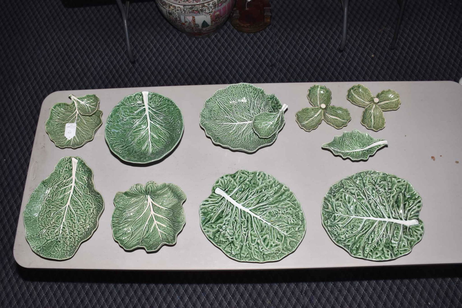 GREEN CABBAGE LEAF TABLE SERVICE PIECES (1 of 4)