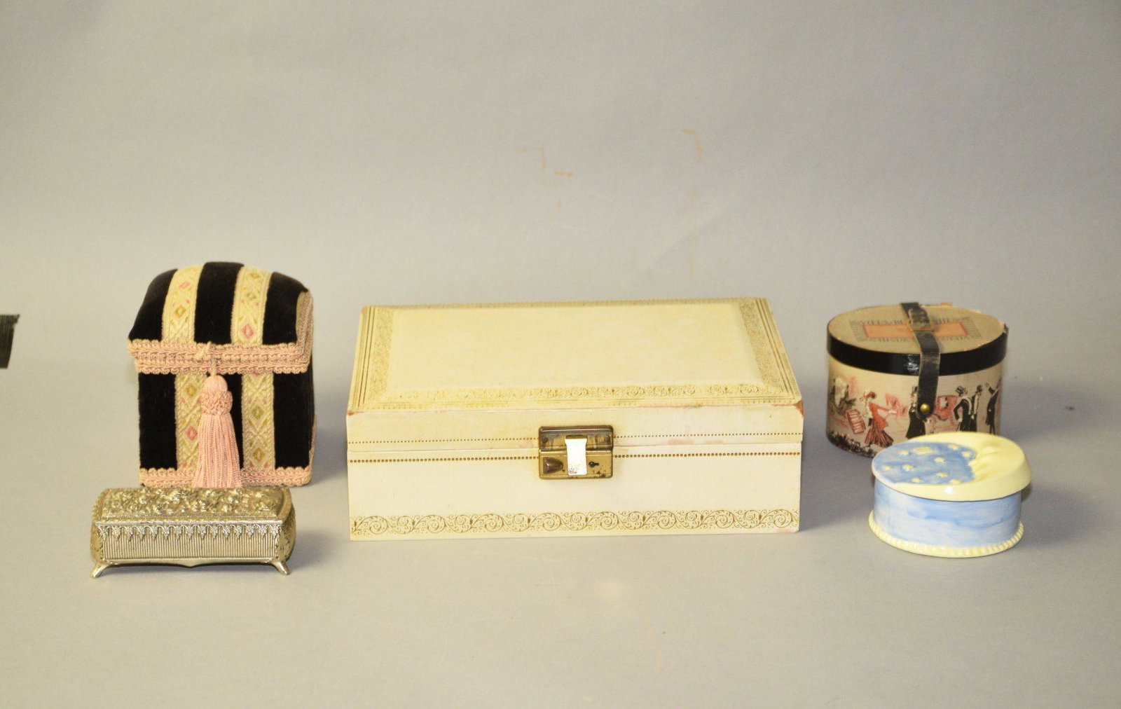 MELE JEWELRY BOX WITH FOUR TRINKET BOXES: MELE JEWELRY BOX WITH FOUR TRINKET BOXES. Including ceramic Moon, silverplate, paper meilleurs and material.