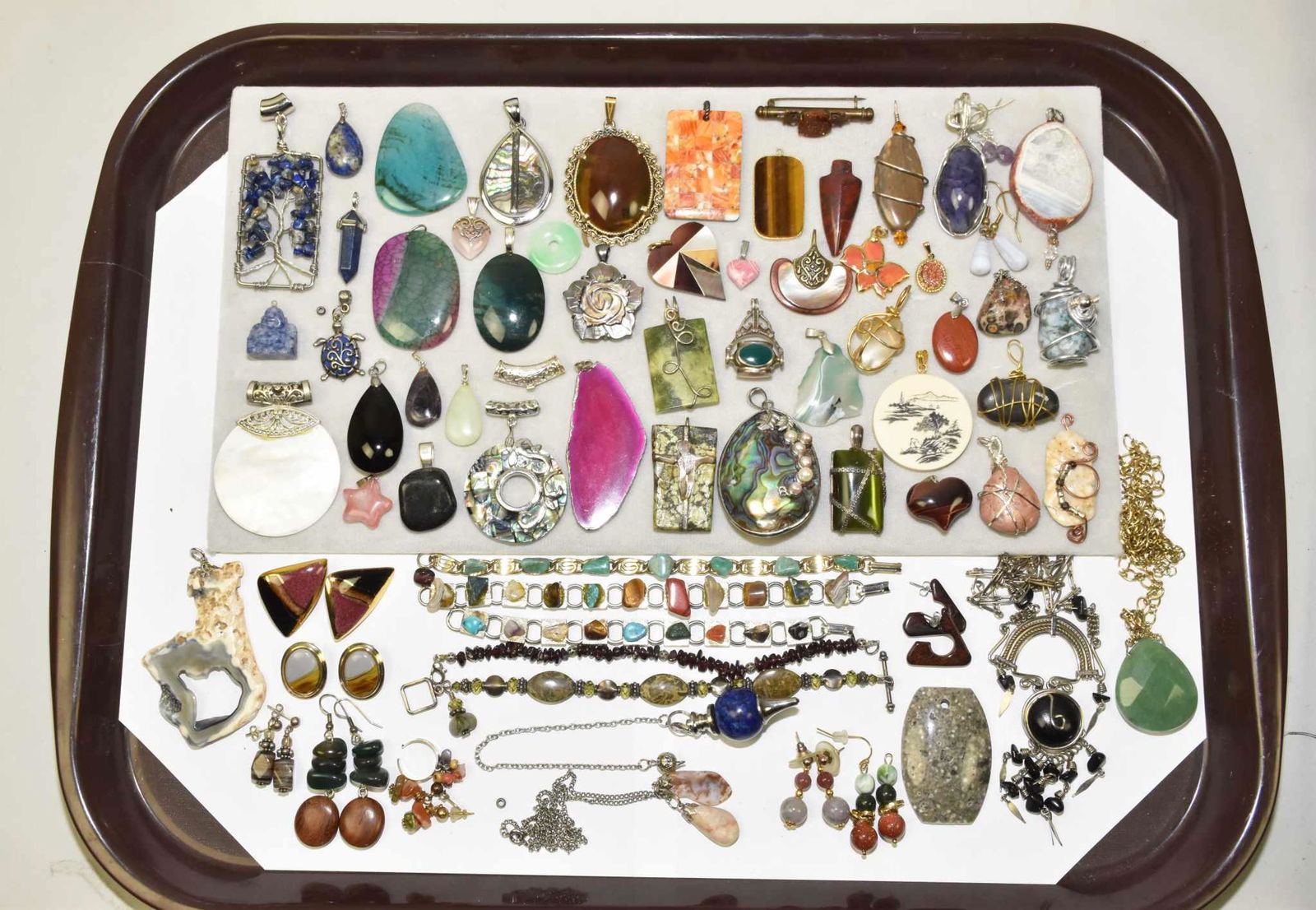 35+ PIECE LOT OF ASSORTED SEMI - PRECIOUS STONE . (1 of 8)