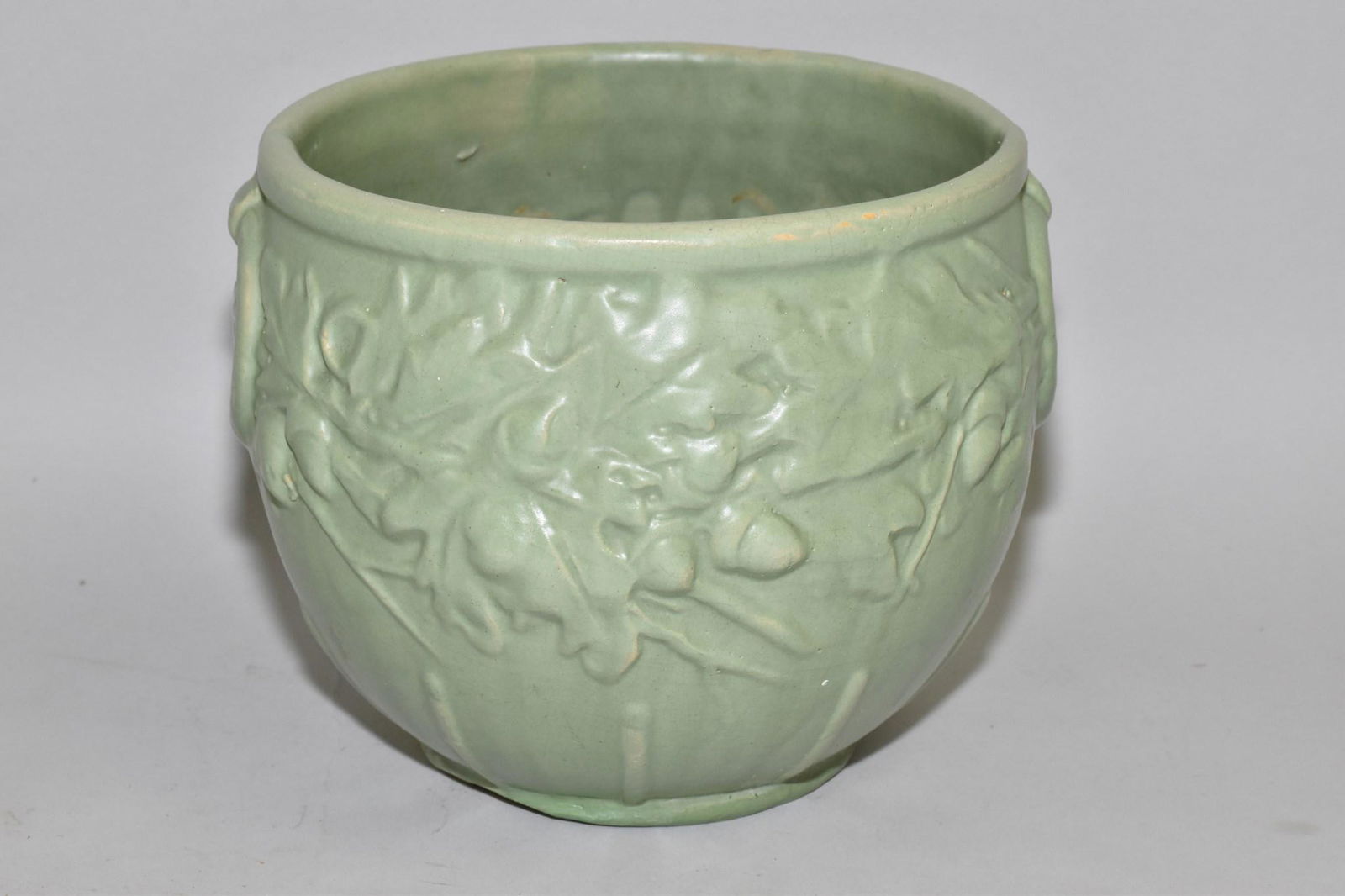 VINTAGE MCCOY ACORN MATTE GREEN JARDINIERE VASE (1 of 5)