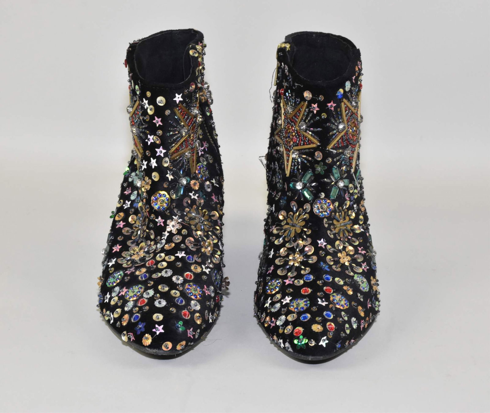 VINTAGE "FREE THE PEOPLE" ANKLE BOOTS: VINTAGE "FREE THE PEOPLE" ANKLE BOOTS- MARK ON INSIDE OF BOOT. ALL COVERED WITH SEQUINES, BEADS AND STONES. SIZE 39 INDIA ....8 1/2 USA. 2 1/2 INCH HEEL. VERY GOOD CONDITION.