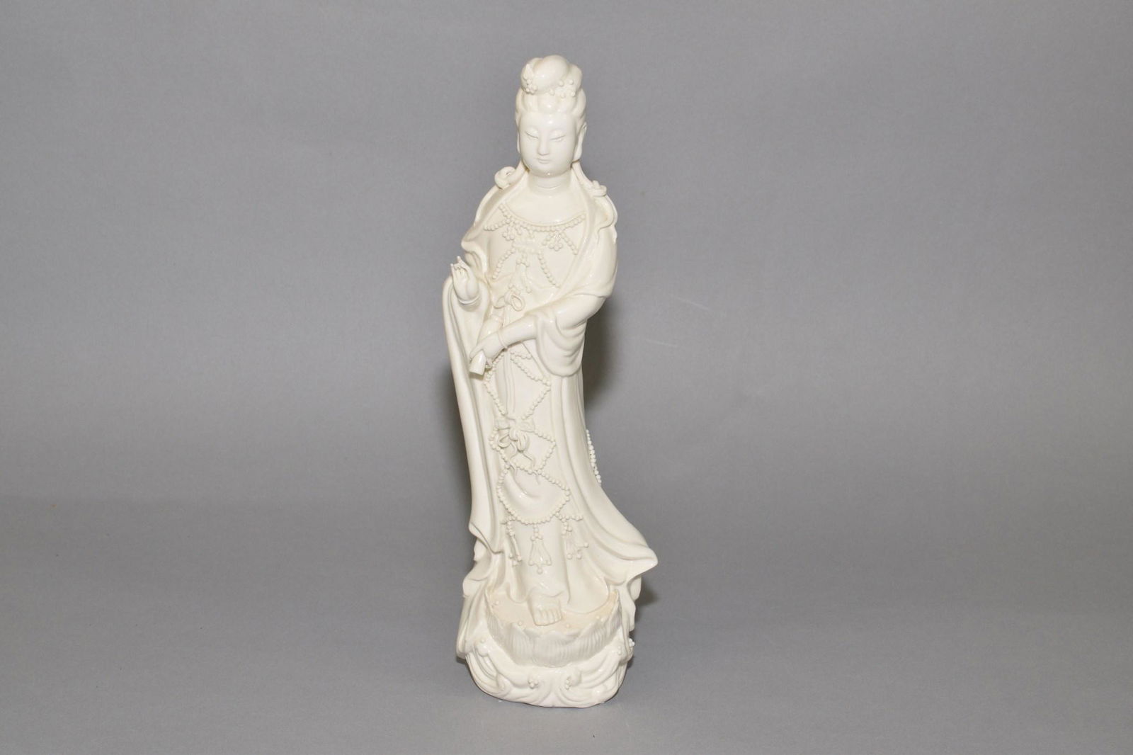 ANTIQUE CHINESE BLANC DE CHINE QUANYIN. 11.5" h (1 of 7)