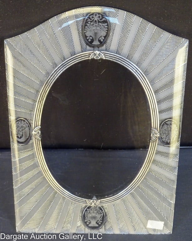 HAWKES MILLICENT CUT GLASS OVAL PICTURE FRAME (1 of 5)