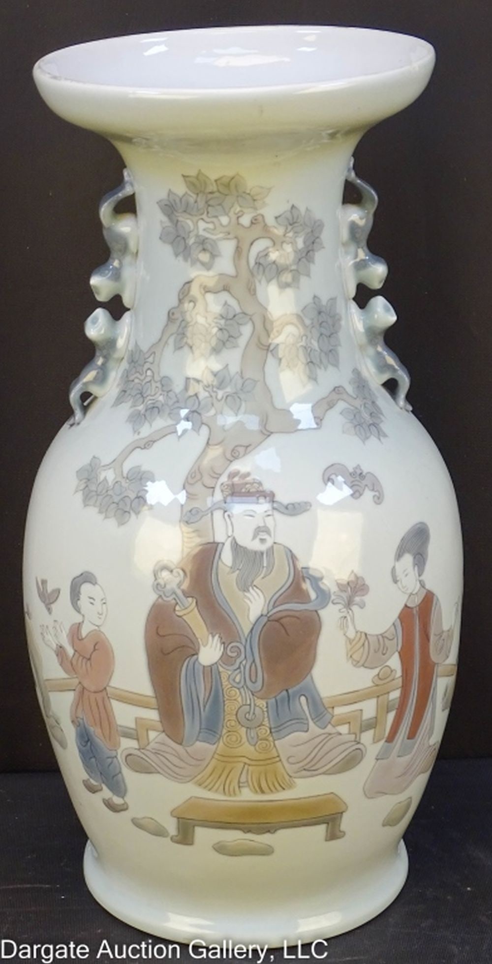 LLADRO MANDARIN VASE TYPE 343 # 01004846: Lladro Mandarin Vase Type 343 Sku # 01004846 - This vase was sculpted by Julio Fernandez from 1973-1981, and is now retired. / Measures: 16.5"H / Condition: Small flea bite on rim
