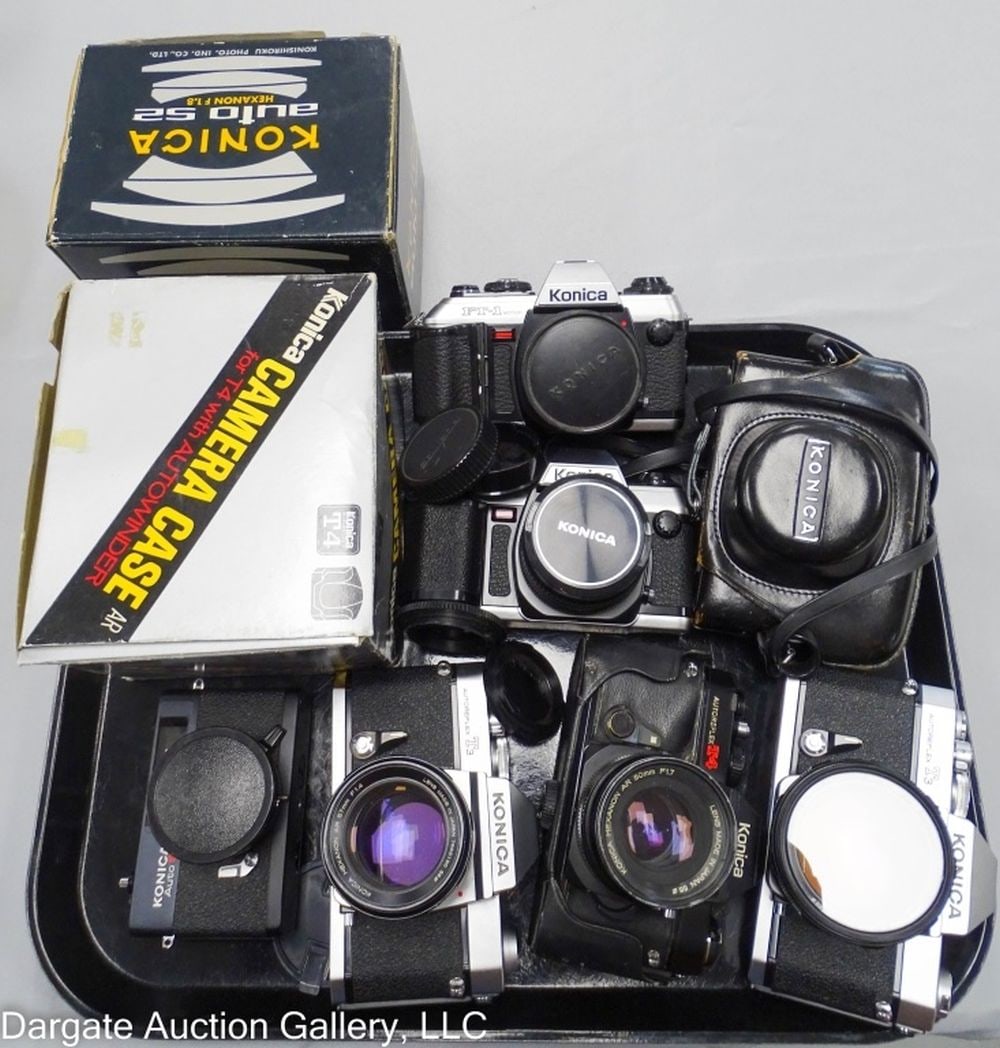 7 KONICA CAMERAS, CASE AND MANUALS (1 of 2)