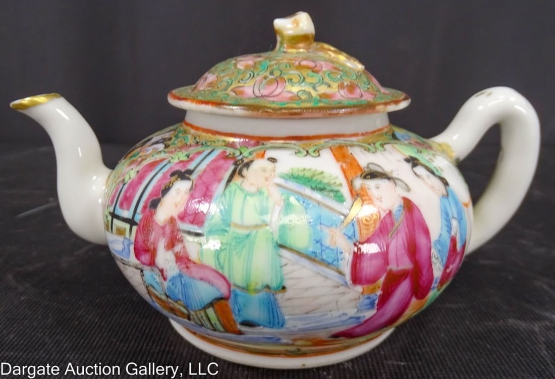 19th C CHINESE ROSE MEDALLION CHILD'S TEAPOT (1 of 7)