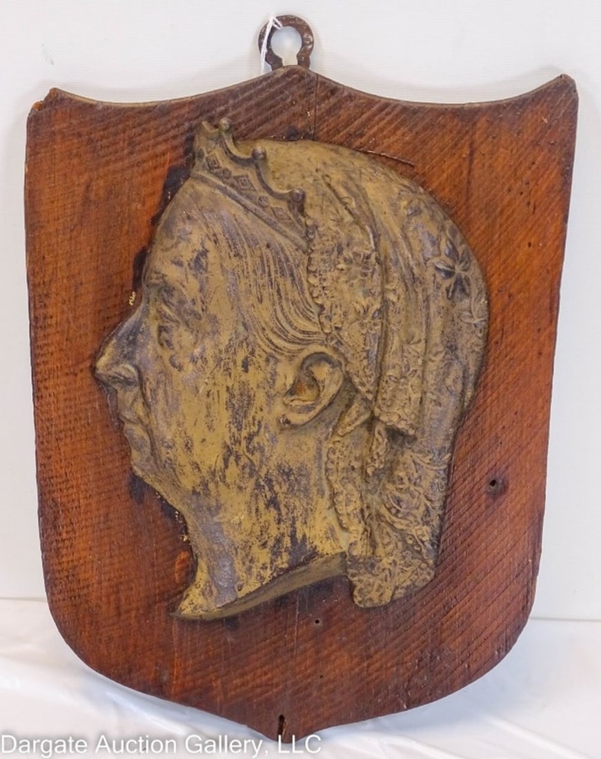 19th C CAST IRON QUEEN VICTORIA WALL PLAQUE (1 of 3)