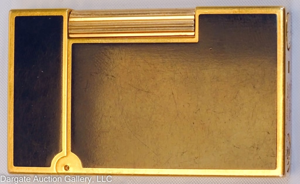 VINTAGE ST DUPONT ENAMELED LIGHTER: Blue Lacque de Chine with gold trim / French stamped bottom / St Dupont Paris Made in France Laque de Chine 9# CU50DISCLAIMER: ****WHILE THE DESIGNER ITEMS IN OUR SALE ARE FROM A HIGH-END ESTATE, WE A
