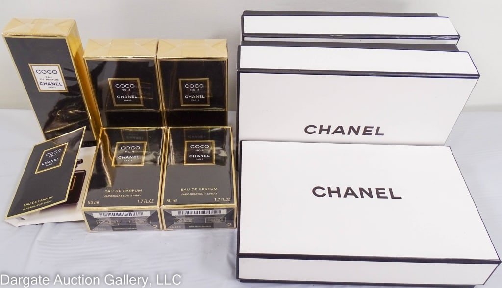 9oc CHANEL PARFUM & GIFT BOXES (1 of 3)