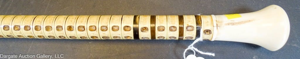 ANTIQUE SHARK VERTEBRAE CANE WITH HORN HANDLE (1 of 3)