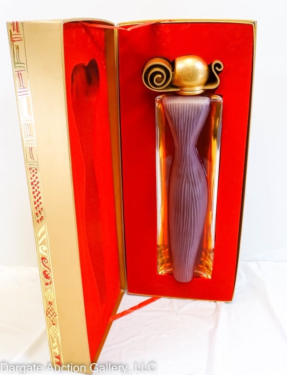 GIVENCHY ORGANZA INDECENCE PARFUM FACTICE 1000ml: 1000ml / 33.8 fl oz - in original box / Measurements: 1100ml / 37fl oz / Condition: Small leak at the back of the neck.DISCLAIMER: ****WHILE THE DESIGNER ITEMS IN OUR SALE ARE FROM A HIGH-END ESTATE,