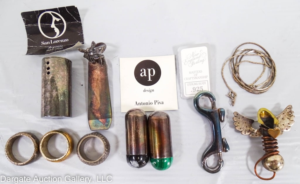 11 ASST STERLING SILVER ACCESSORIES & JEWLERY: Includes - 1 pendant / 2 Antonio Piva pill boxes (one has malachite lid) for San Lorenzo / 1 Lell e Massimo Vignelli pill box for San Lorenzo / 1 double snap / 1 Gucci money clip / 24" chain / 4 rings