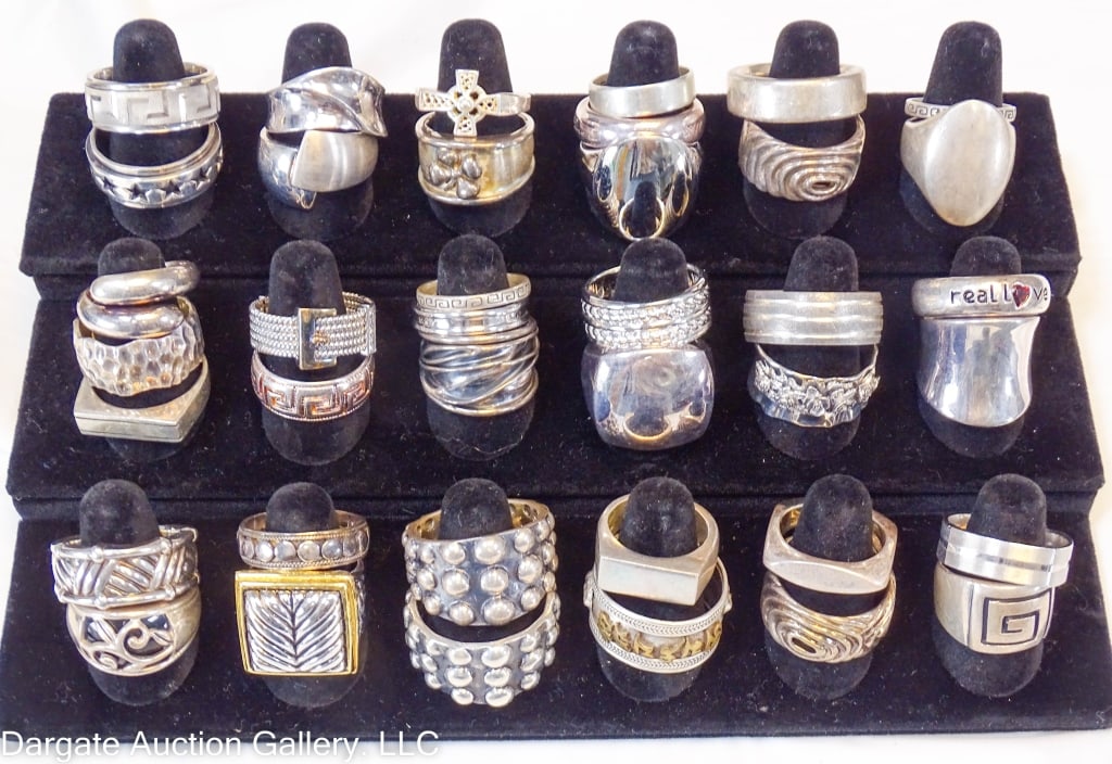 39pc ASSORTED STERLING SILVER RINGS (1 of 3)