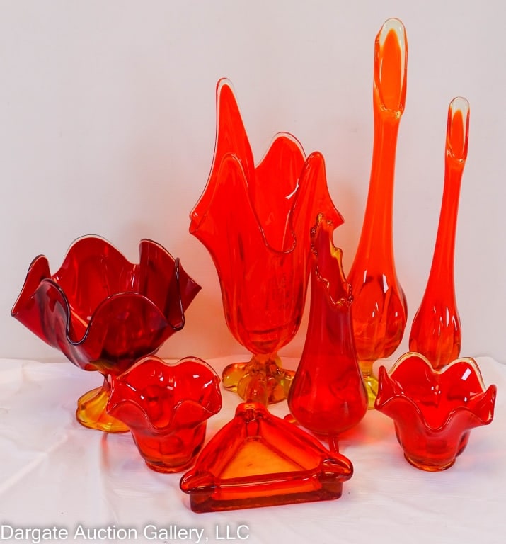 8 AMBERINA PERSIMMON MID CENTURY MODERN GLASSWARE: Mid-Century Modern Glassware lot - Incudes small swung vases, pulled vases, a pair of bowl candle holders and an ashtray. Made by Viking and LE Smith in tangerine amberina persimmon / Measures: 7"H - 