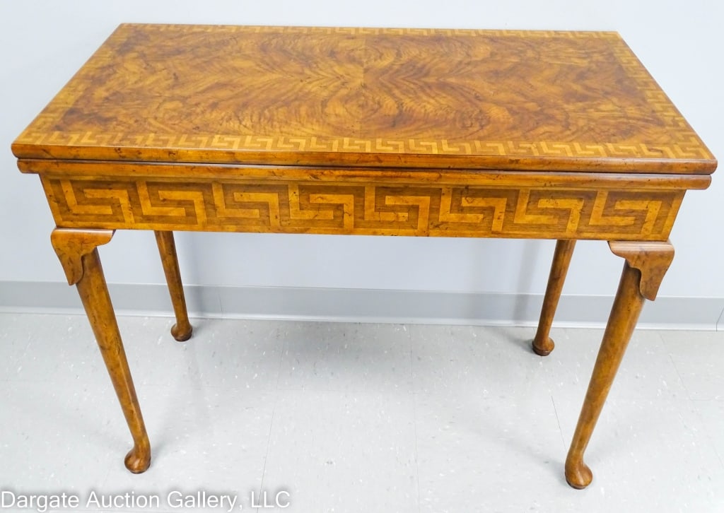 BAKER GEORGIAN WALNUT FLIP TOP GATE LEG GAME TABLE (1 of 8)