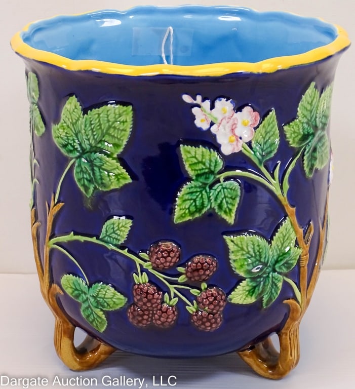 MAJOLICA CACHE POT MOTTAHEDEH SMITHSONIAN COLLECTION (1 of 5)