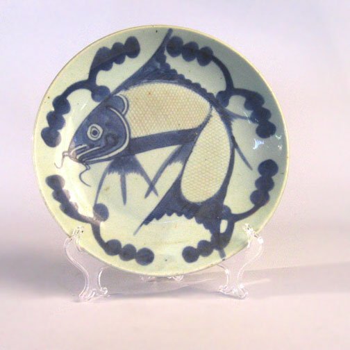 CHINESE PORCELAIN FISH PLATE. N/R. Chin: CHINESE PORCELAIN FISH PLATE. N/R. Chinese porcelain plate with underglaze blue and red fish design. Blue fish with red cross hatched scales, unglazed center bottom circle. No mark. Size: 2 3/4''H, 9